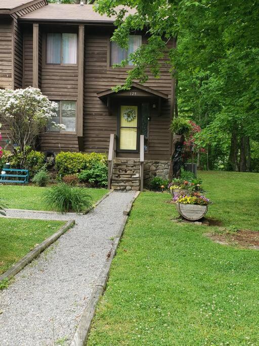 Вилла J.Creek Retreat, Creekside Townhouse +1 Car Garage Мегги-Вэлли Экстерьер фото