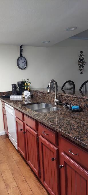 Вилла J.Creek Retreat, Creekside Townhouse +1 Car Garage Мегги-Вэлли Экстерьер фото